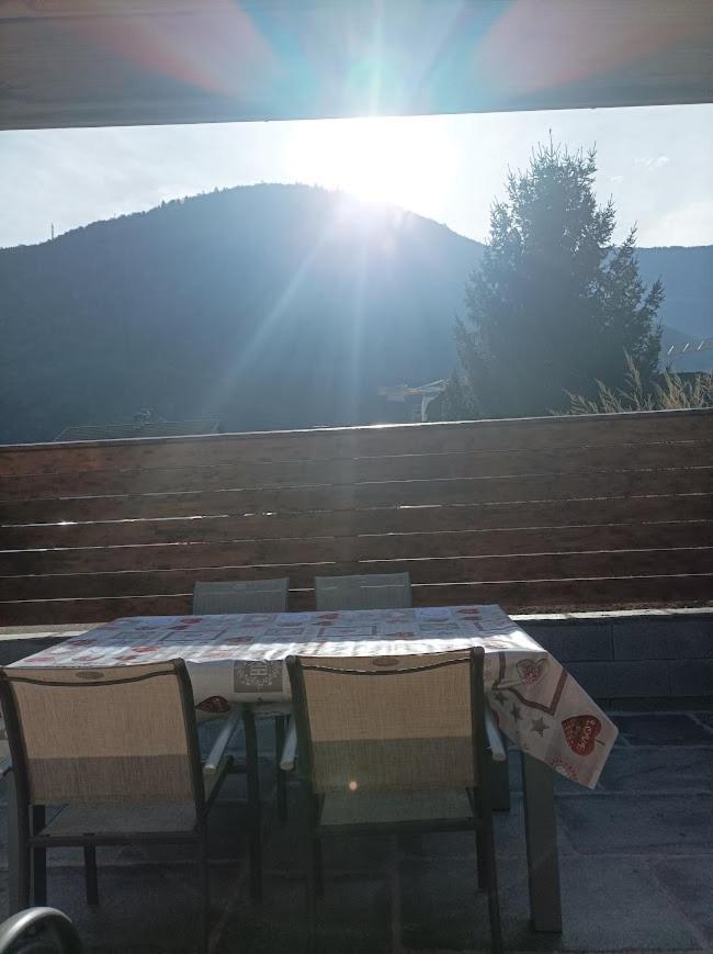 Joli Appart Terrasse Et Jardinet Альбервиль Экстерьер фото